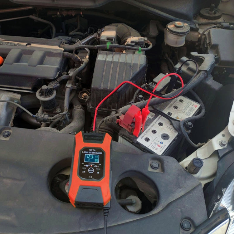 FOXSUR Auto- / Motorrad-Reparatur-Ladegerät 12V 7A 7-stufig + Mehrfach-Batterie-Modus Bleisäure-Batterieladegerät, US-Stecker, EU-Stecker, UK-Stecker