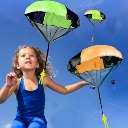 Mini Parachute à Lancer à la Main Parachutiste Jeux de Plein Air Jouets Éducatifs pour Enfants avec Figurine Soldat, Livraison Couleur Aléatoire, Parachute à Lancer à la Main