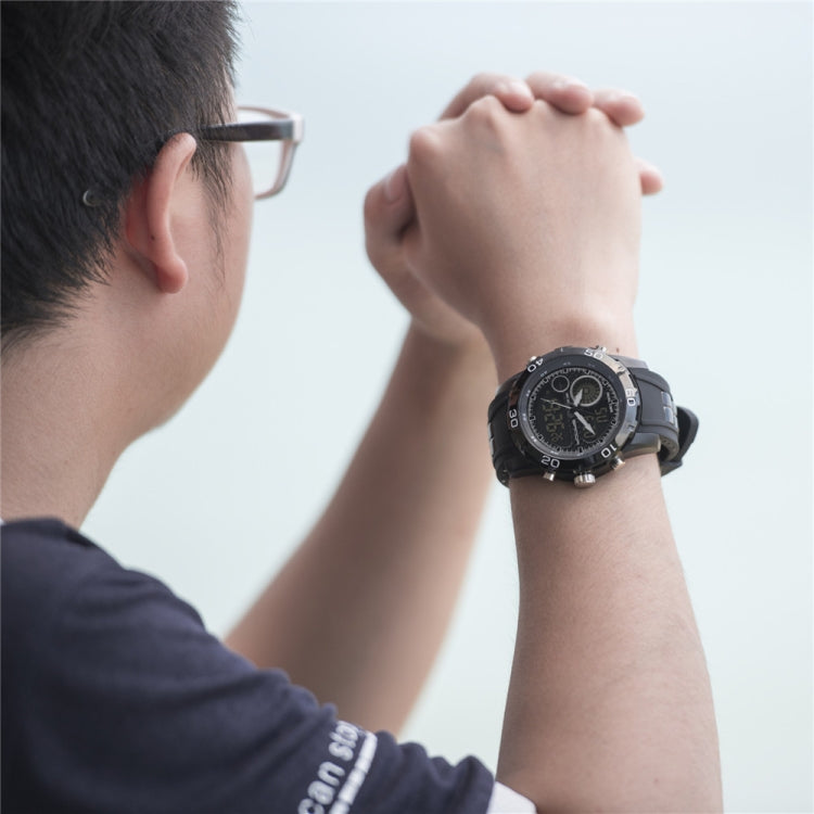 SANDA Nouvelle Montre Multifonctionnelle Lumineuse en Plastique Étanche Hommes Sports de Plein Air Montre Électronique LED
