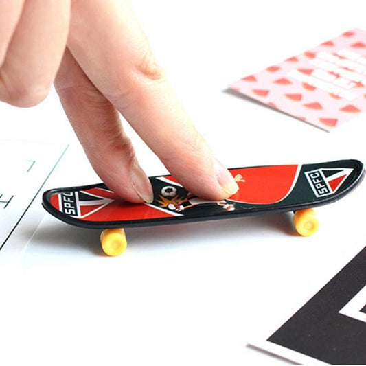 10 mini skateboards à doigts, jouets de sport créatifs pour le bout des doigts, style aléatoire, 10 mini skateboards à doigts
