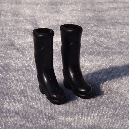 3 Paires 1:12 Maison de Poupée Modèle de Simulation Mini Accessoires Plastique Bottes de Pluie à Tube Long, 3 Paires Bottes de Pluie à Tube Long