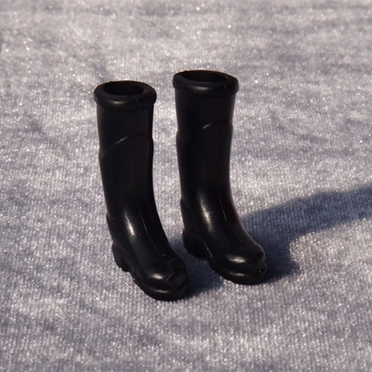 3 Paires 1:12 Maison de Poupée Modèle de Simulation Mini Accessoires Plastique Bottes de Pluie à Tube Long, 3 Paires Bottes de Pluie à Tube Long